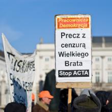 Street protesters with banners in Poland, protesting against the doomed Anti-Counterfeiting Trade Agreement (ACTA). Photo credit: Adam Kliczek, http://zatrzymujeczas.pl (CC-BY-SA-3.0)