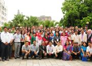 Gropu photo of seminar participants in the grounds of Hotel Shanker