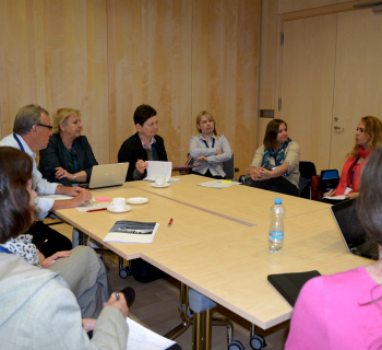  Iryna Kuchma, EIFL Open Access Programme Manager facilitates a cafe-type discussion at the FOSTER/PASTEUR4OA workshop ‘Open Access Policy for Europe: the Implications for European Research Libraries’. 