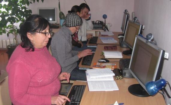 Citizens learning computer and e-government skills in their local library.