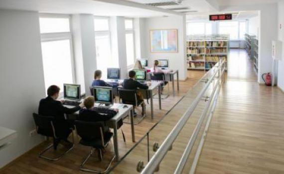 Children in 'A. & M. Miskiniai' Public Library playing the library’s educational computer game, Issukis. Photo credit Gintare Zakarauskaite.