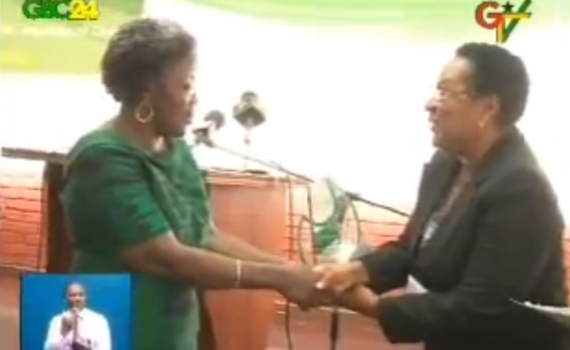 Helena Asamoah Hassan (right), former member of the EIFL Advisory Board and former Chairperson of CARLIGH shaking hands with the Second Lady of Ghana (left) at the Consortium of Academic and Research Libraries in Ghana (CARLIGH) first conference.