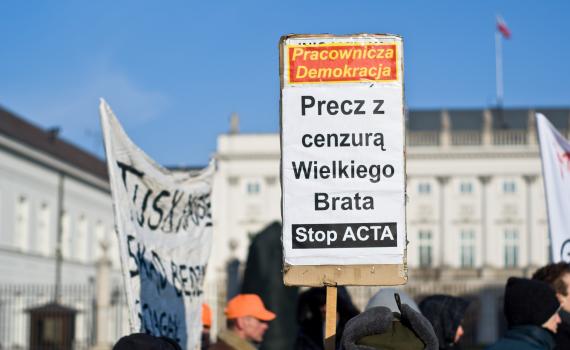 Street protests in Poland against the doomed Anti-Counterfeiting Trade Agreement (ACTA). Photo credit: Adam Kliczek, http://zatrzymujeczas.pl (CC-BY-SA-3.0) Street protesters with banners in Poland, protesting against the doomed Anti-Counterfeiting Trade Agreement (ACTA). Photo credit: Adam Kliczek, http://zatrzymujeczas.pl (CC-BY-SA-3.0)